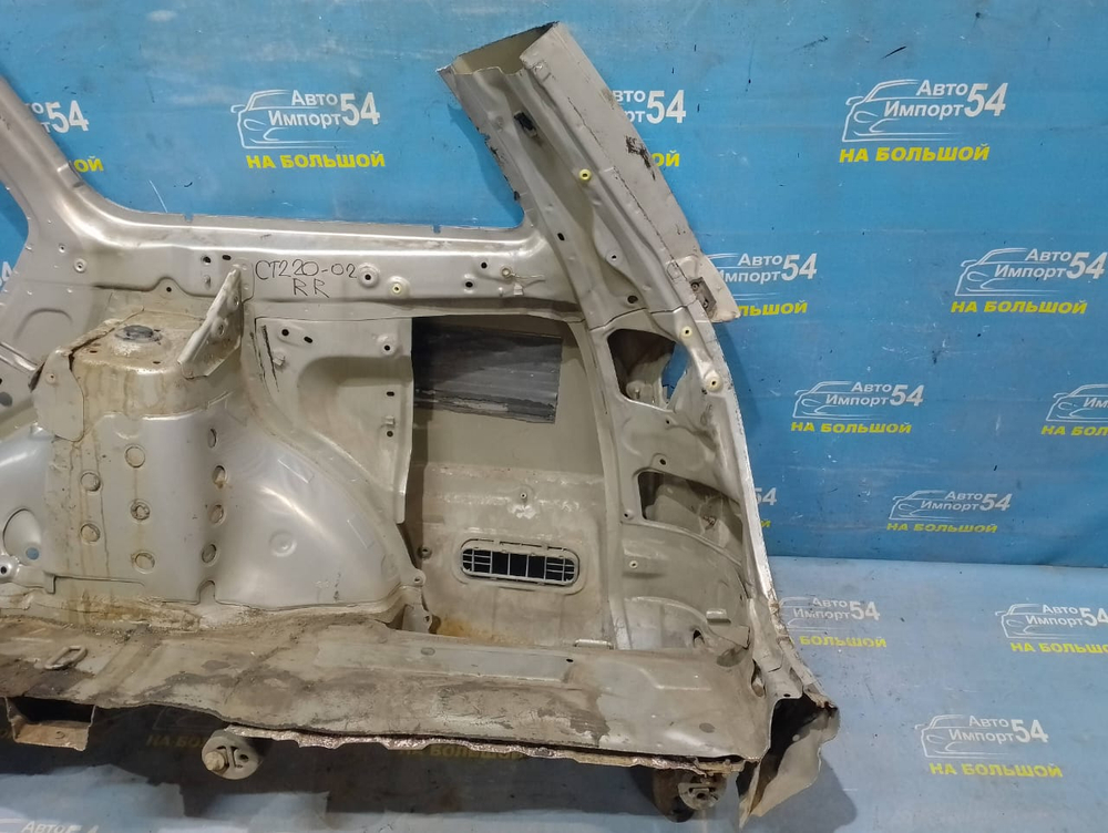 Крыло заднее правое TOYOTA AVENSIS 1999