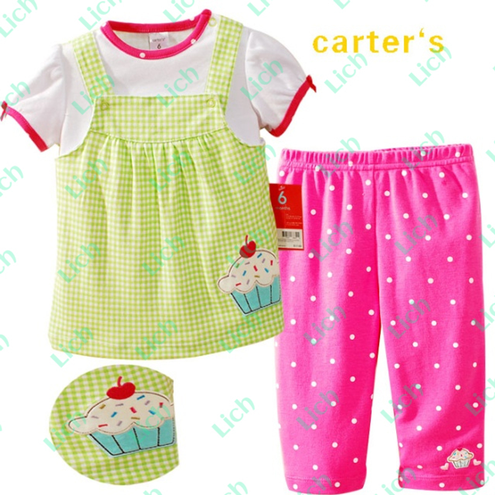 Костюм из футболки в клетку и контрастных брюк в горох