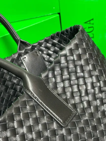 Cabat сумка-тоут Bottega Venetta Intrecci, чёрная
