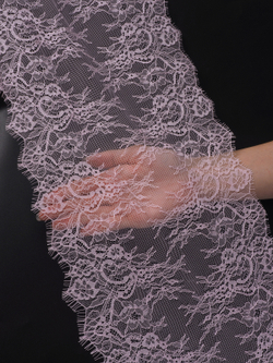 Кружево шантильи нежно-розовое неэластичное ширина 22 см купон 2.9 м