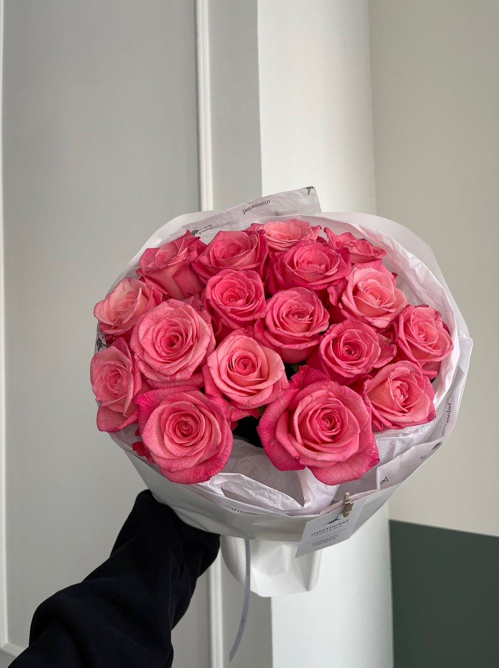Букет из ярко-розовых роз 17шт