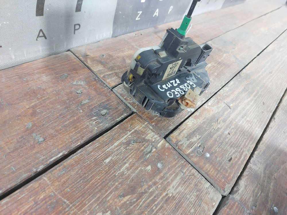 Замок двери задней левой 6 pin Chevrolet Cruze Б/У Оригинал 3023881LH4