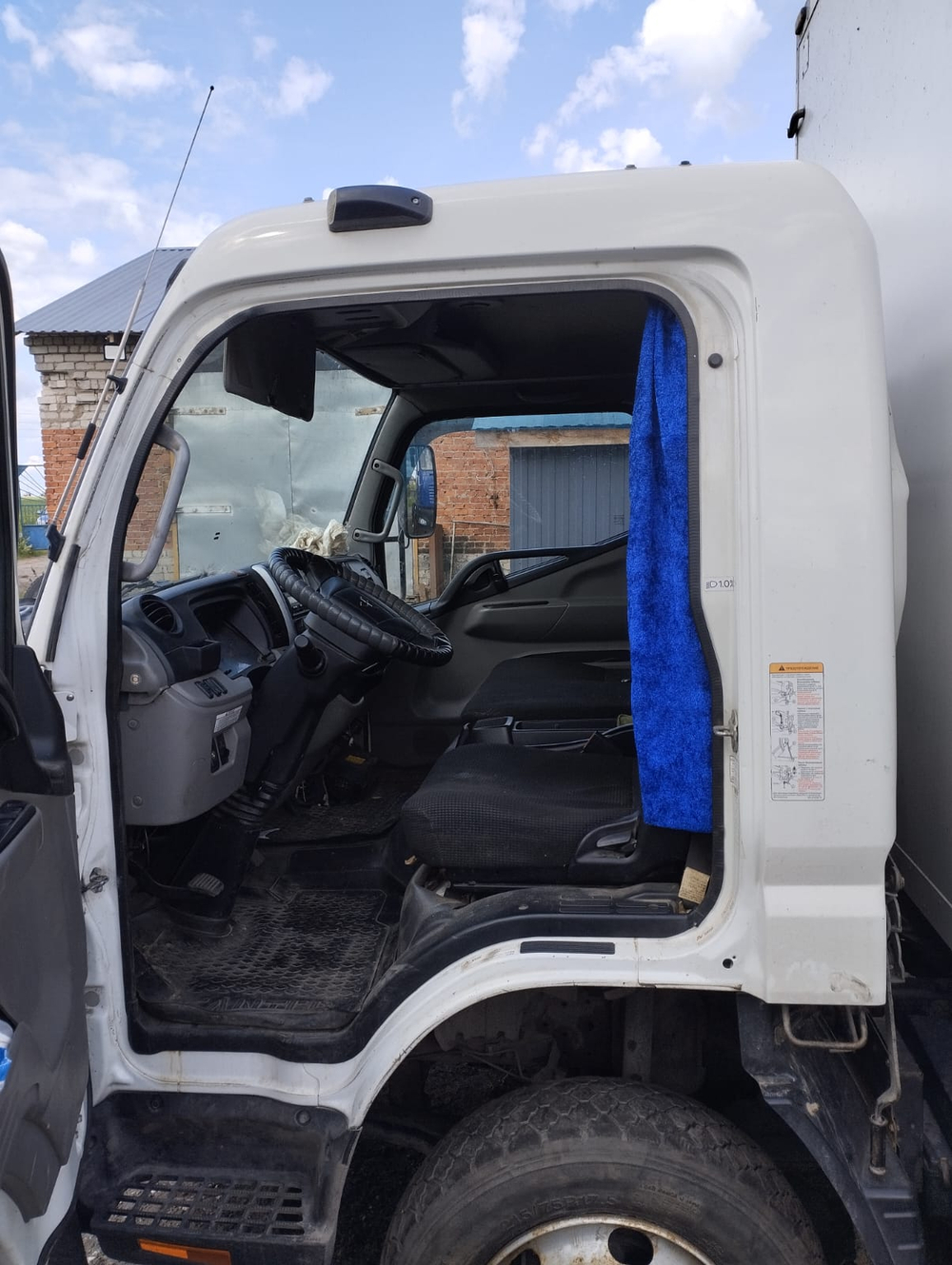 РЕФАВТО 1757* на шасси Mitsubishi FUSO Canter Промтоварный 1757D1 (Дизельный, 3,0 л, 175 л.с., МТ)