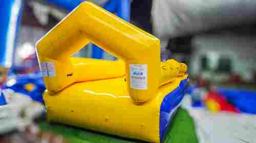 Надувная прямая водная горка для вышки (опоры) «Стрела» с двумя ступенями 12*2,5*5 м