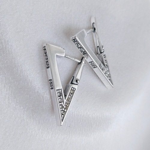 "Угол" серьги в серебряном покрытии из коллекции "Геометрия" от Jenavi  с английским замком