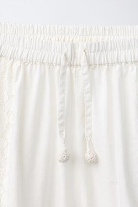 ZARA БРЮКИ-БОМБЕРЫ С ВЫШИВКОЙ LACE, ЖЕЛТОВАТО-БЕЛЫЙ