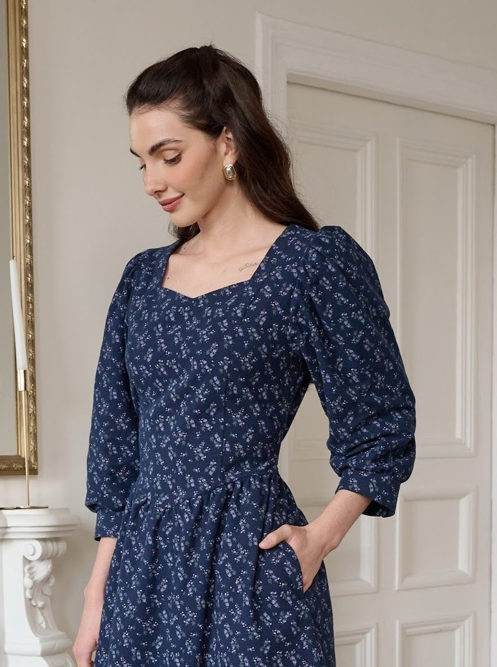 Платье с вырезом-сердечко