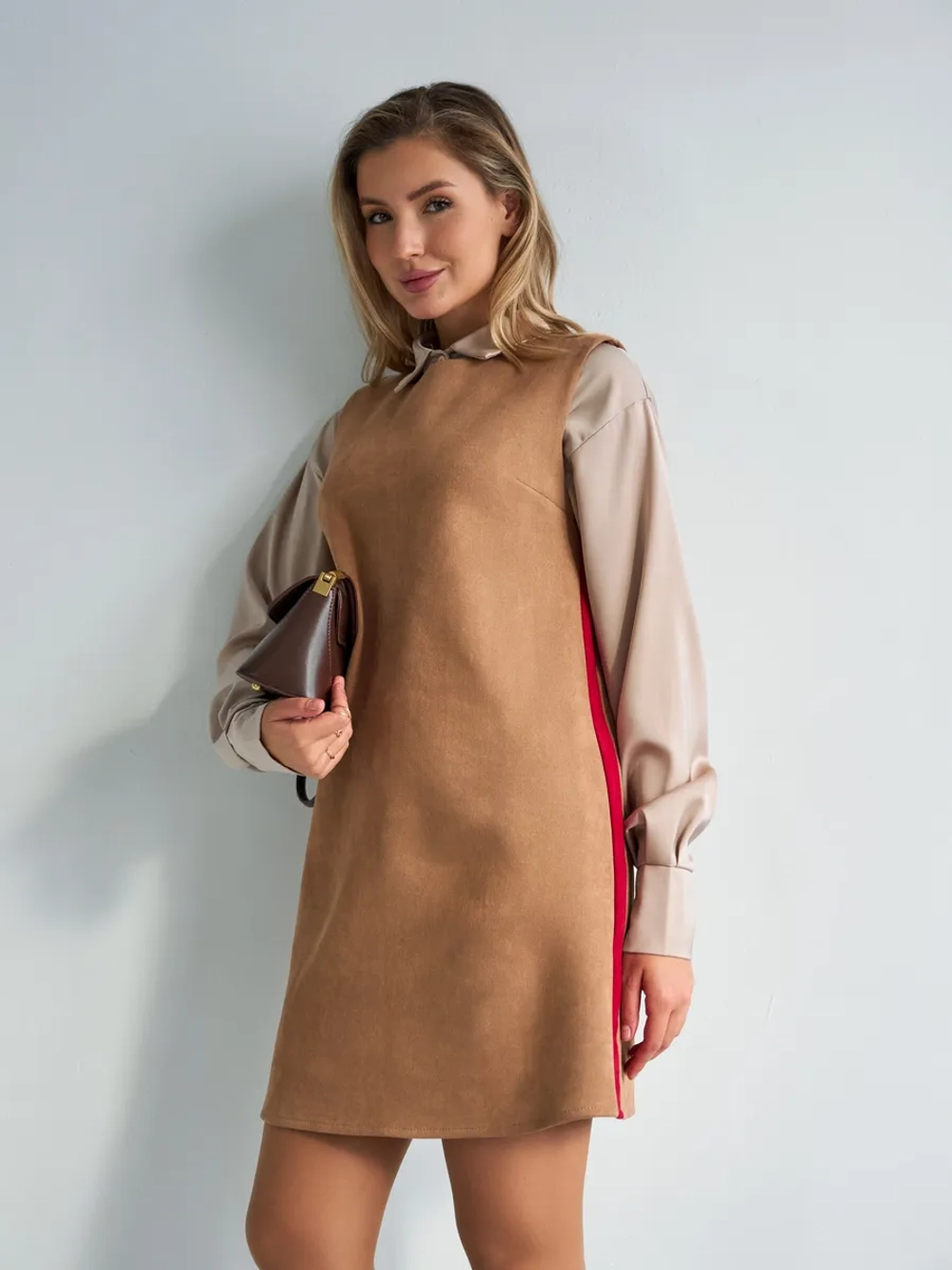 Платье сарафан офисное замшевое А силуэт с лампасами