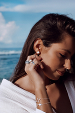 Серьги-пусеты с радужным лунным камнем