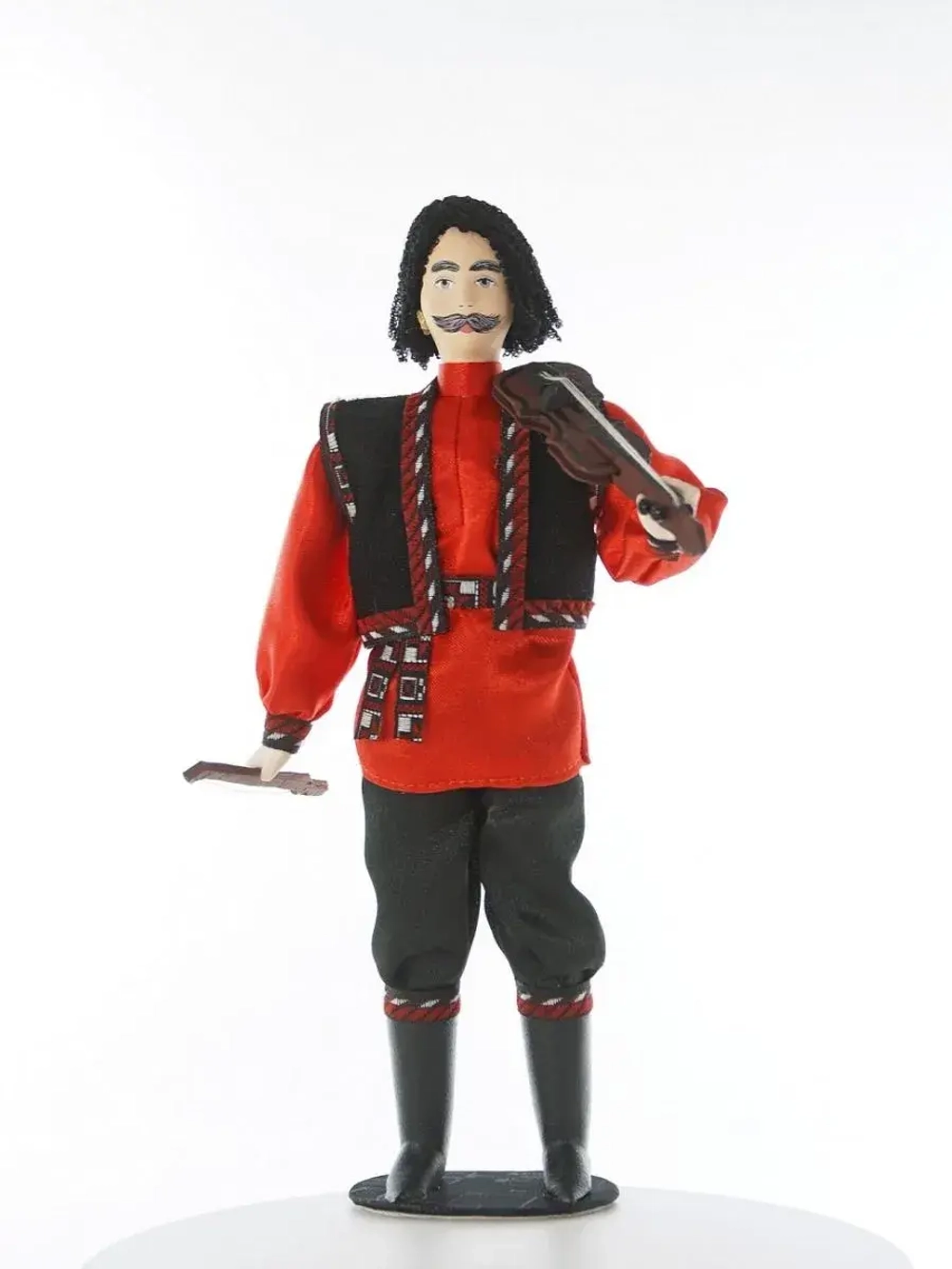 Кукла коллекционная в праздничном мужском цыганском костюме