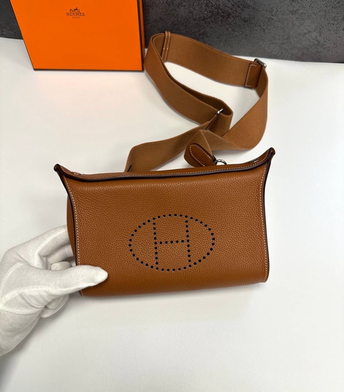 Нагрудная сумка слинг Hermes Evelyne Belt карамельная