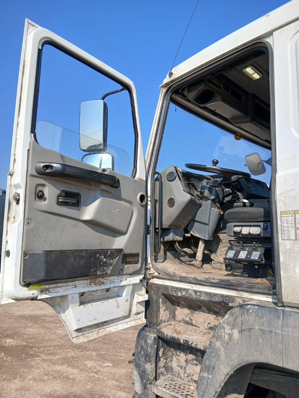 МАЗ 6312 6x4 Мультилифт 61E105 	(Дизельный, 11,1 л, 420 л.с., МТ)