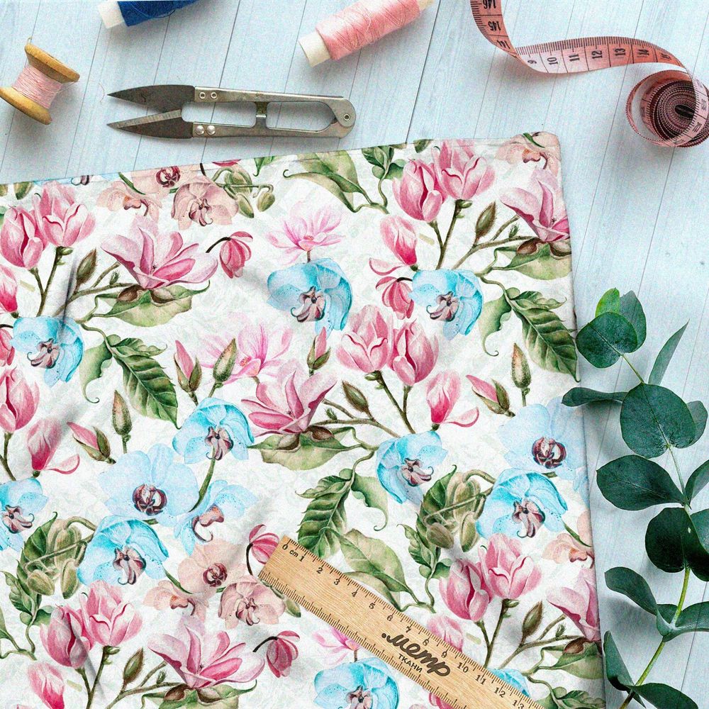 Ткань штапель насыщенные небольшие цветы на бежевом фоне