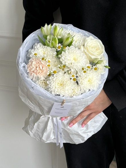 Букет сборный из хризантемы, альстромерии и ромашки