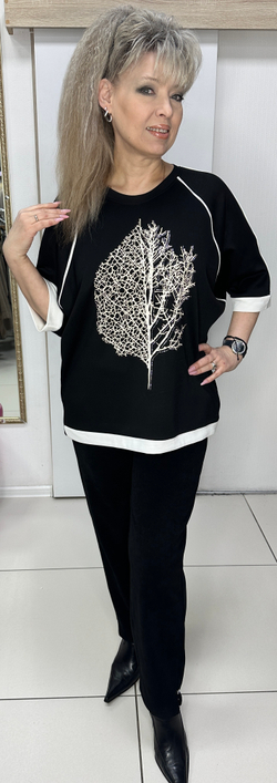 Черный блузон со стразовым принтом и белой окантовкой