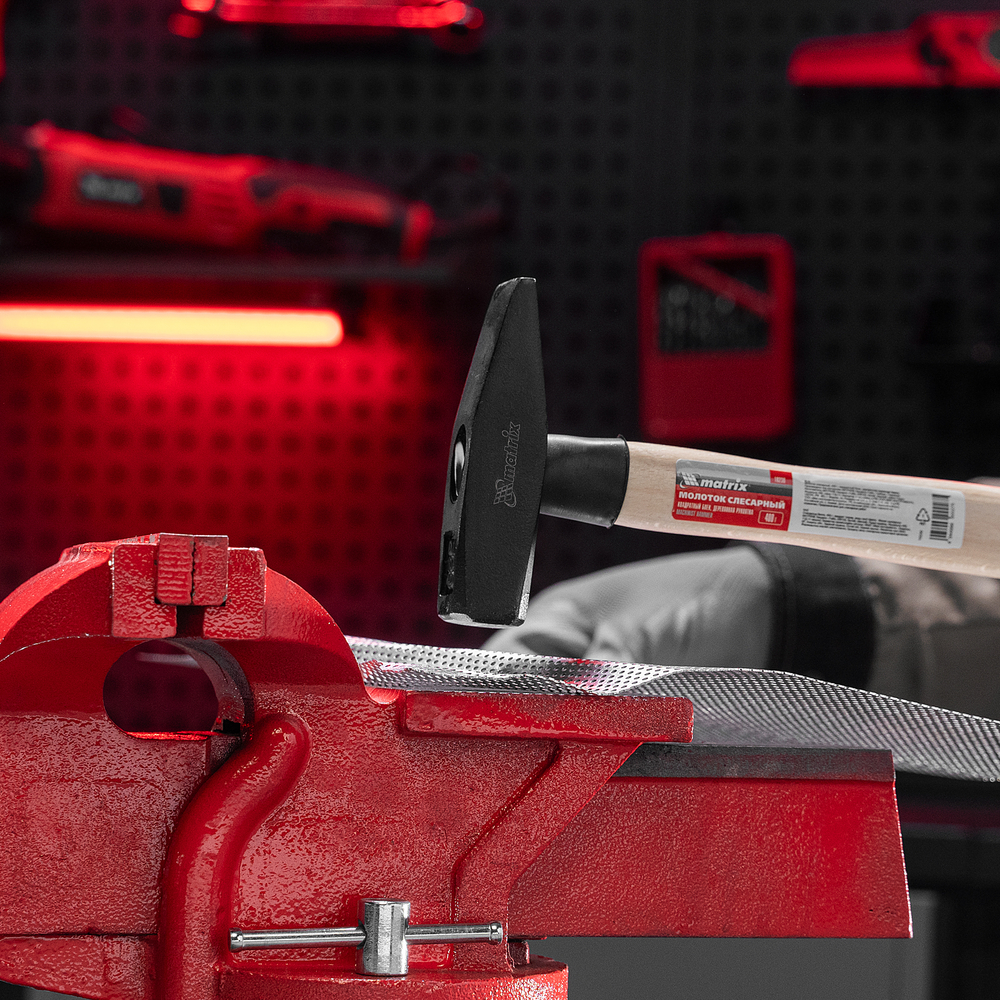 Молоток слесарный, 400 г, квадратный боек, деревянная рукоятка// Matrix
