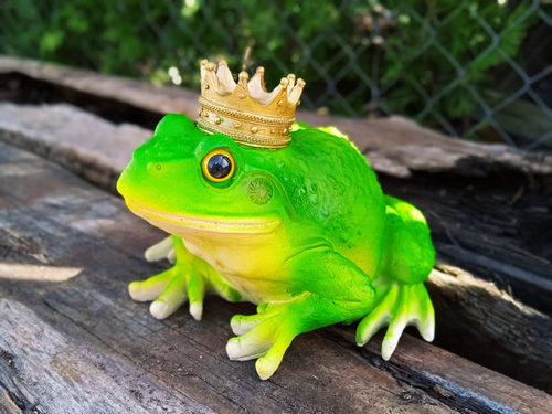 Лягушонок маленький с короной (полистоун)