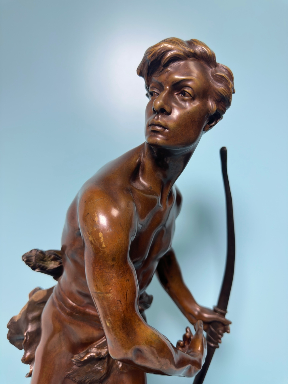 Скульптурная композиция «Охотник с луком»