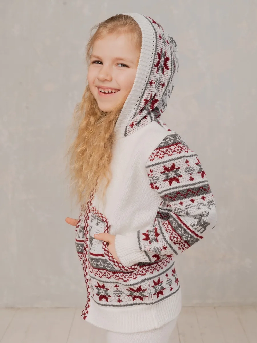 Кофта вязаная на молнии с капюшоном