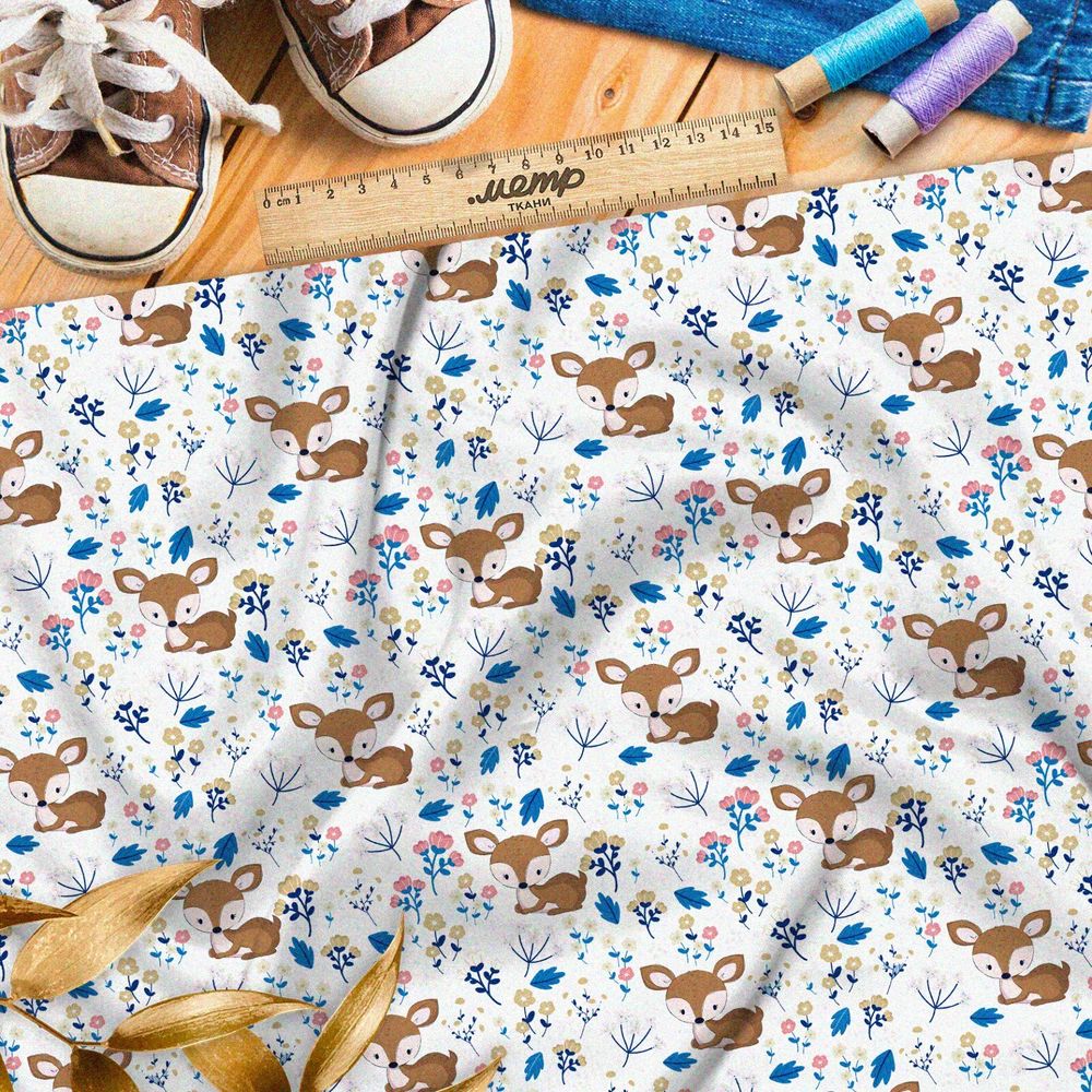 Ткань поплин маленькие оленята в траве на белом фоне