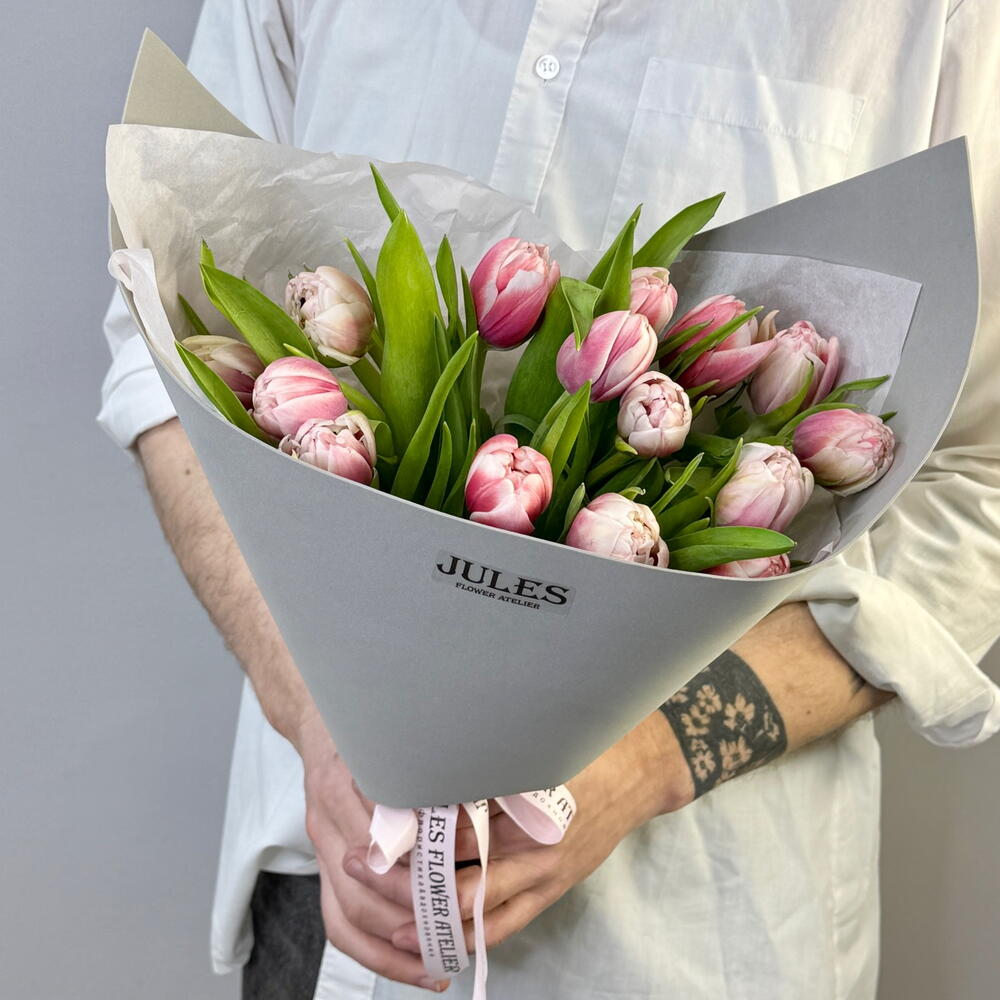 Букет из 25 пионовидных тюльпанов