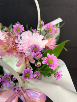 Сумочка из сантини, герберы и диантуса