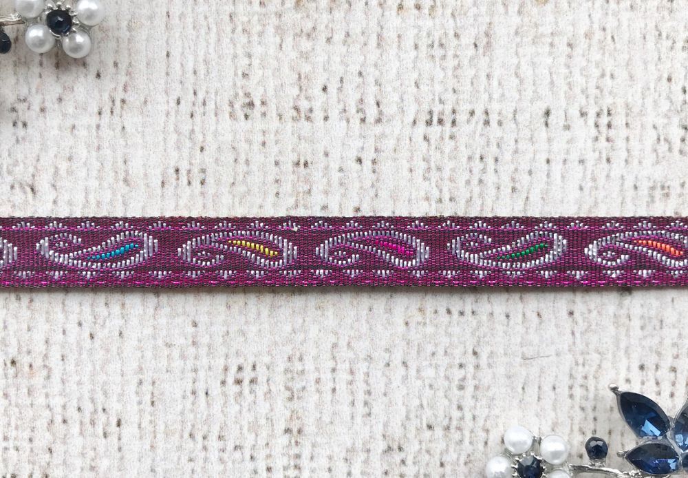 Лента жаккардовая, ш. 1,1 см.