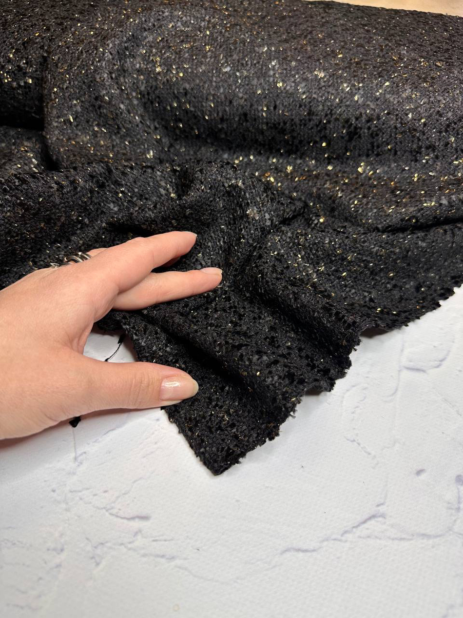 Костюмно-плательный смесовый твид с люрексом (Versace, 70%вискоза/10%люрекс/20%полиамид, Черный фон/золотые вспышки, 127, 476 гр/м2)