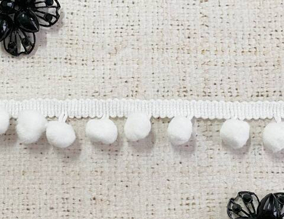 Тесьма/бахрома с помпонами, ш. 2,5 см, белый