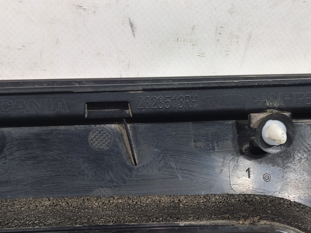 Накладка стойки лобового стекла правая 2020г.