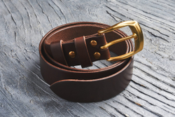 Ремень из гладкой итальянской кожи, цвет «шоколад», латунная пряжка