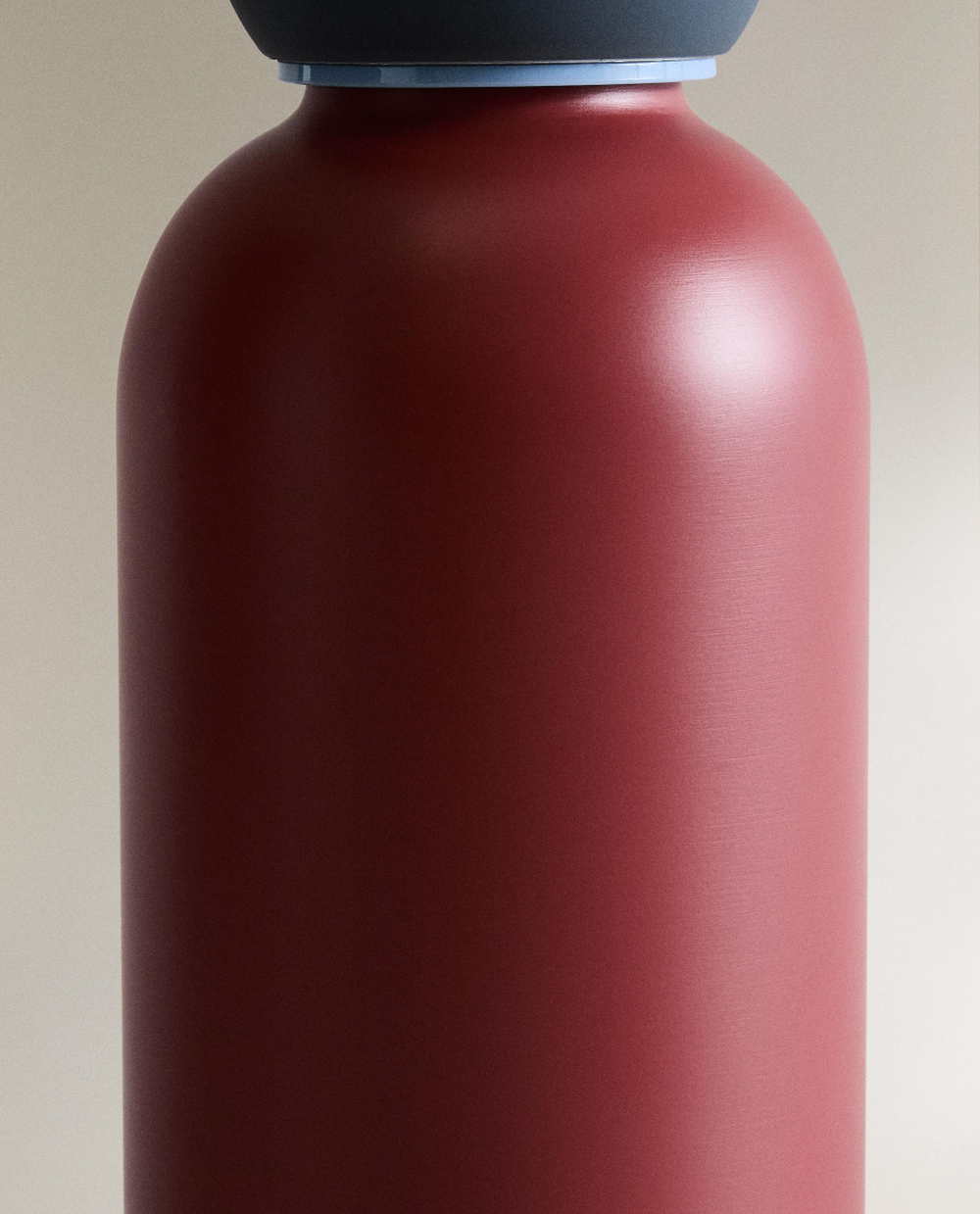 Zara Home бутылка из нержавеющей стали, цвет красный, 22.5 см
