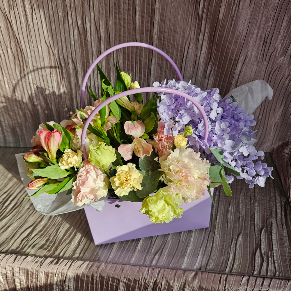 Композиция со стабилизированной гортензией "Счастье быть с тобой"