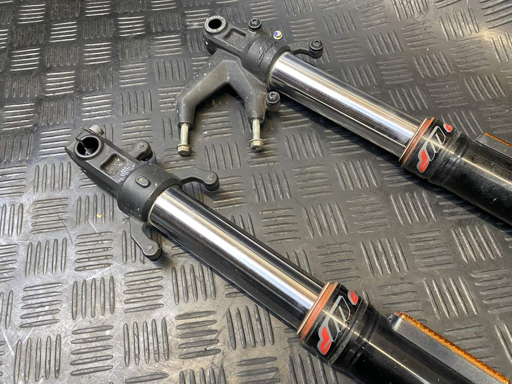 Перья вилки KTM 250 Duke 2020