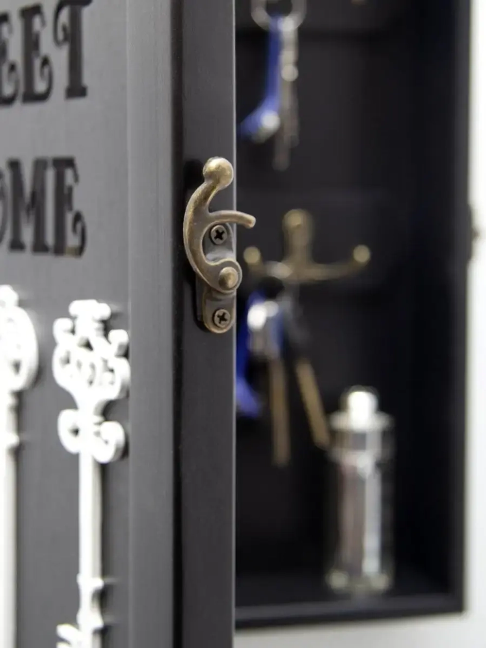 Ключница настенная в прихожую закрытая