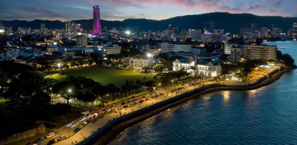 Джорджтаун: город, где стены рассказывают истории.