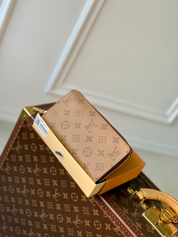 Louis Vuitton Zippy Wallet