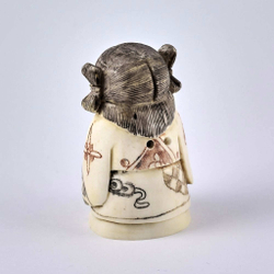 Нэцкэ Девочка с корзиной цветов