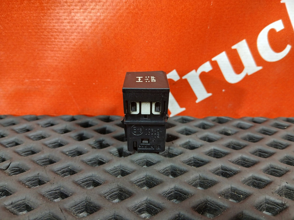 Кнопка антипробуксовочной системы