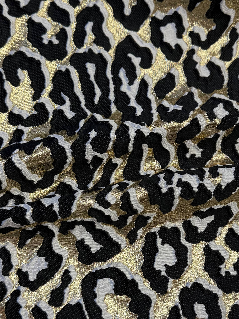 Жаккард шелк с п/э и люрексом Gucci золотой с черно-белым анималистичным принтом