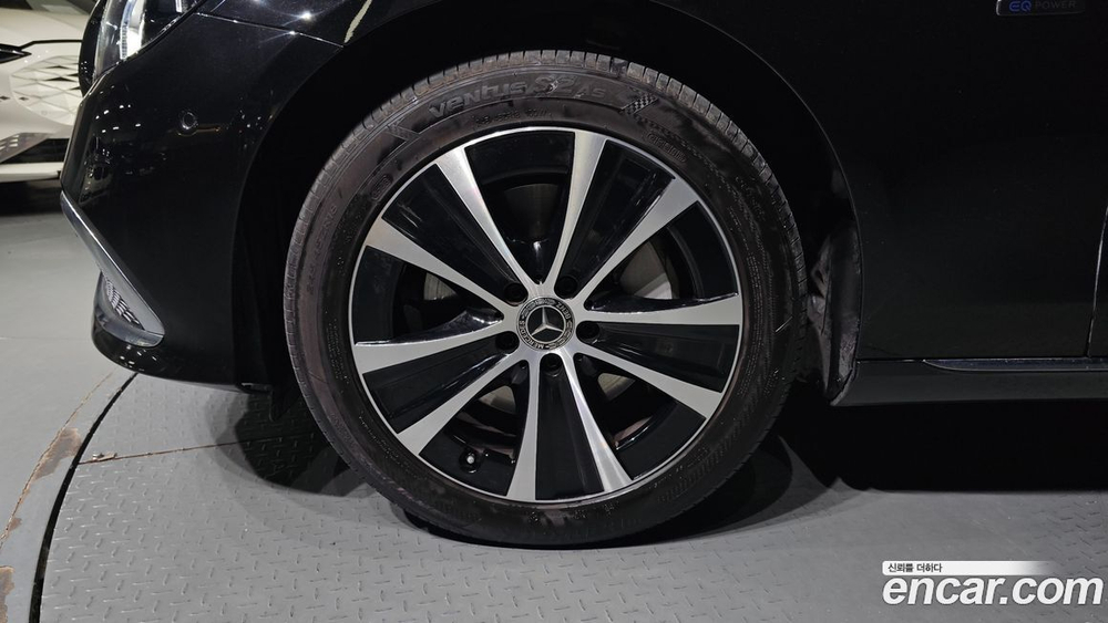 Mercedes-Benz E-Class W213 E300e 4MATIC Exclusive (05.2021)