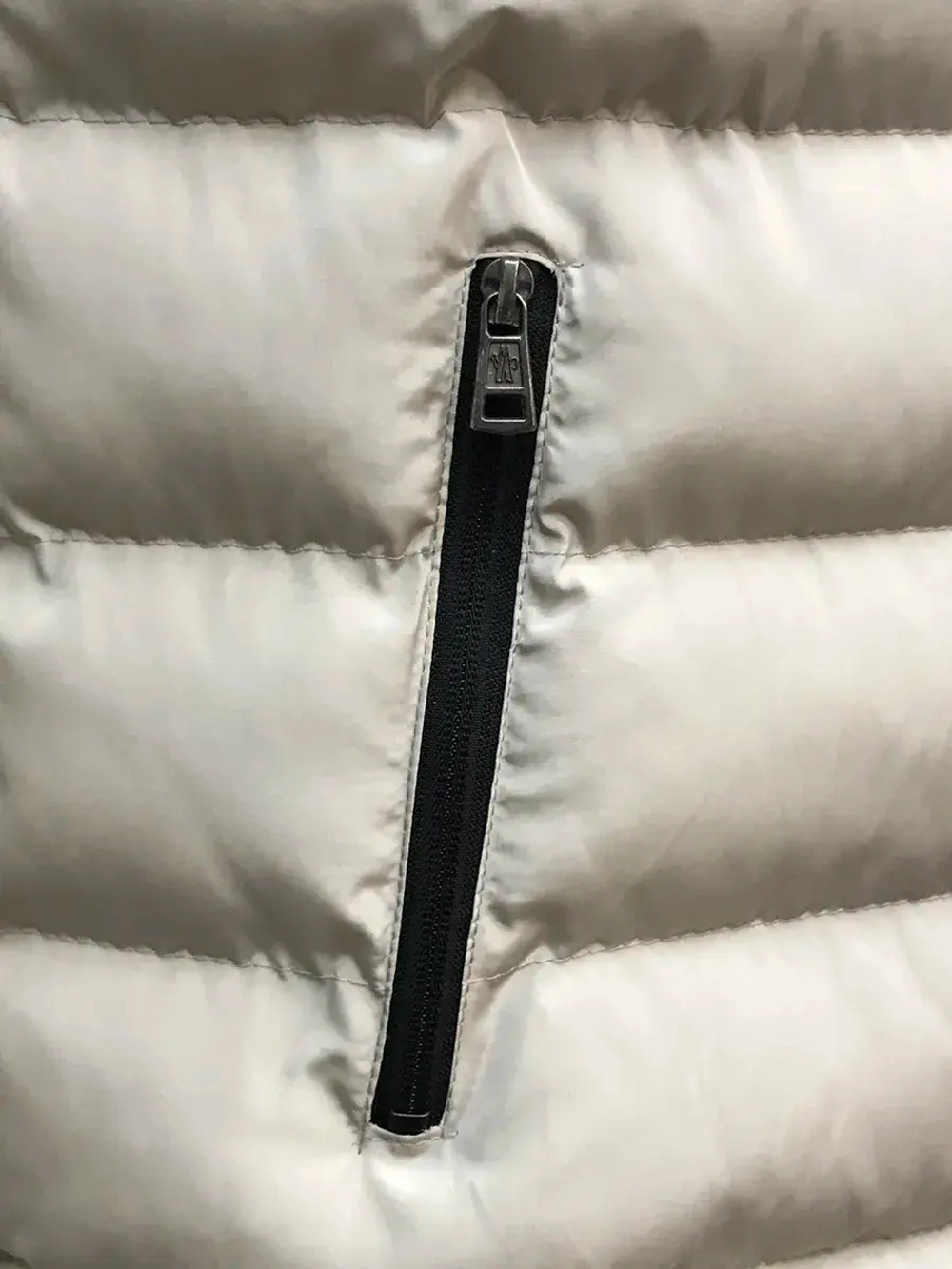 Жилетка мужская с капюшоном