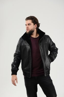 короткая мужская дубленка из овчины с мехом