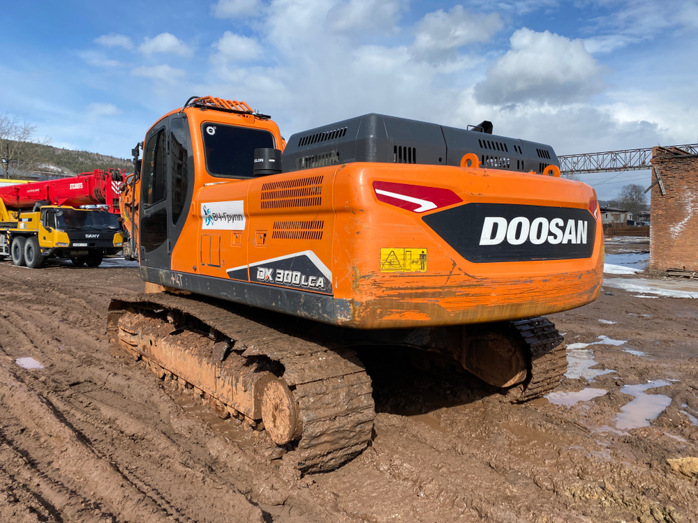 Doosan DX 300 Экскаватор DX300LCA-7M (Дизельный, 8,1 л, 188 л.с., АТ)