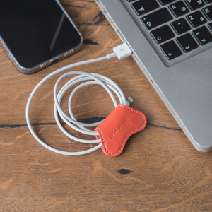 Чехол-держатель для наушников и проводов Papillon Easy из натуральной кожи теленка, кораллового цвета