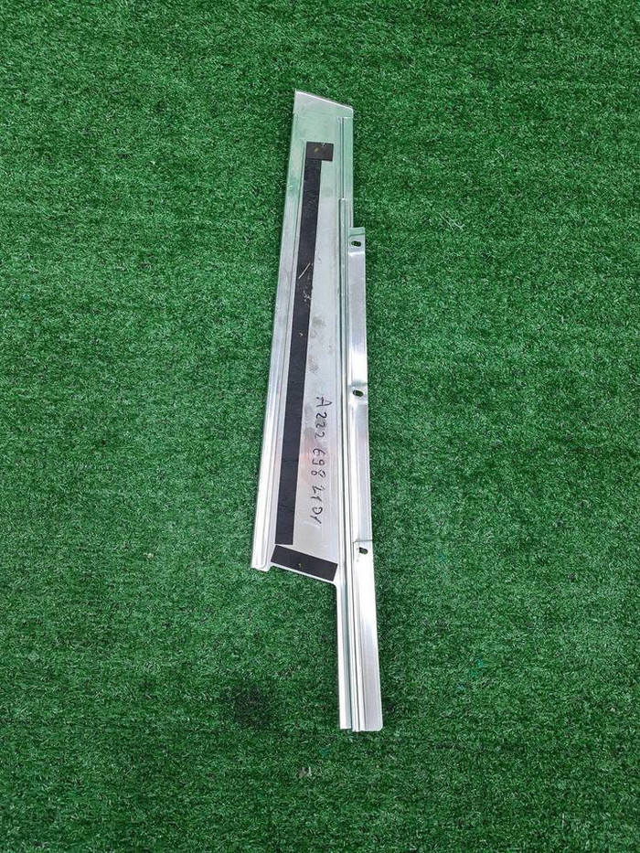 Молдинг двери левый Mercedes S W222 (2013-2020)