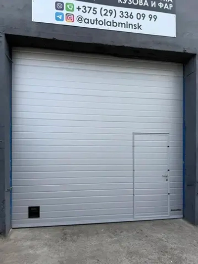 Секционные ворота с калиткой