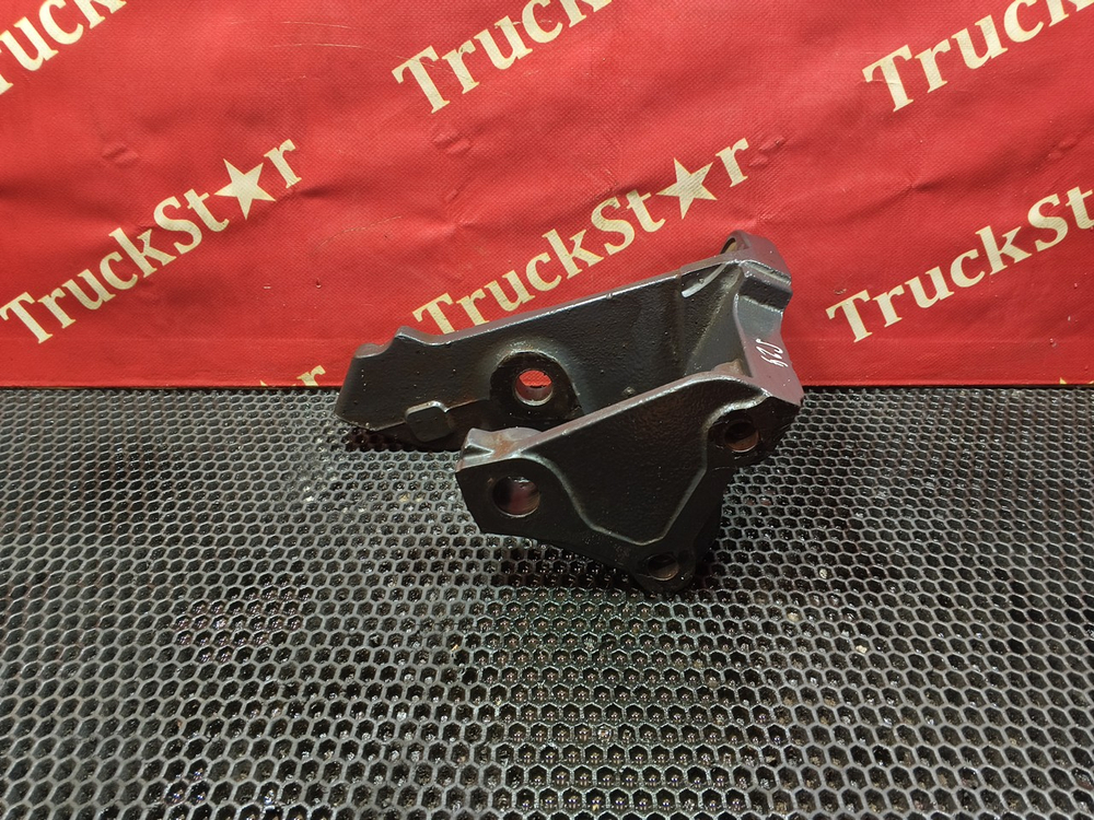 Кронштейн передней рессоры правый 2019г.