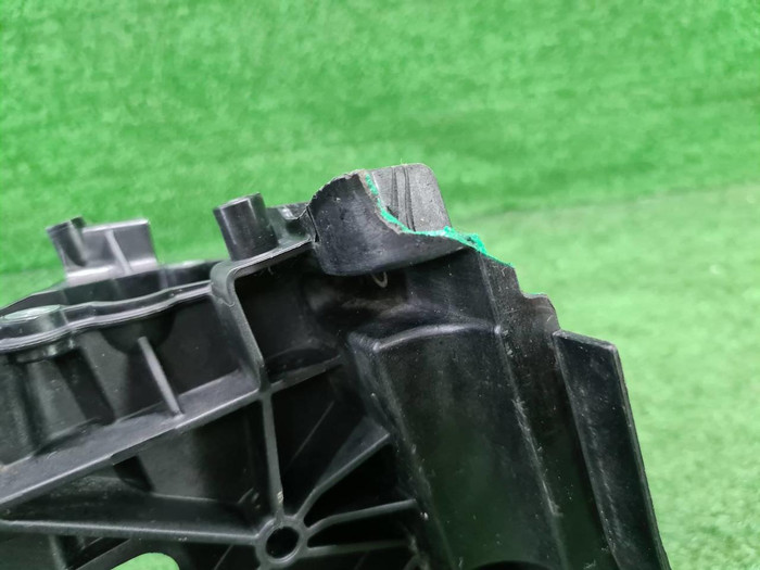 Кронштейн передней панели Mercedes GLC x253 15-22