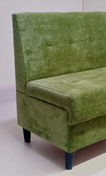 Стильный компактный диван Фабрики ОНИКС из практичного и износостойкого материала с оригинальным дизайном, вместительным ящиком для хранения, мягким наполнителем для дома, дачи и офиса